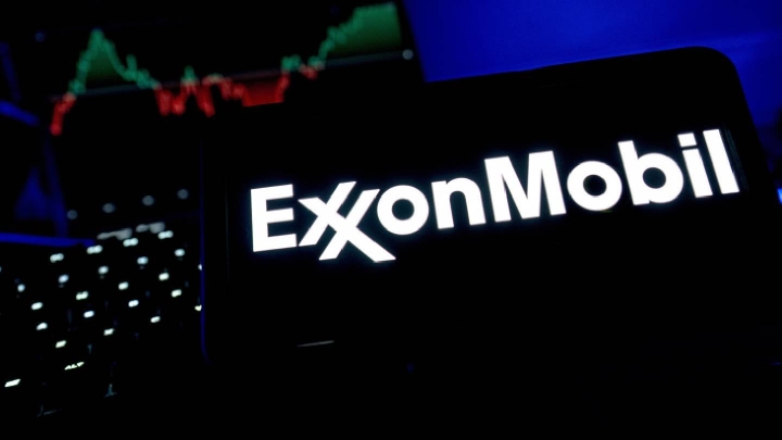 Прибыль ExxonMobil снизилась в третьем квартале, но добыча активно растет