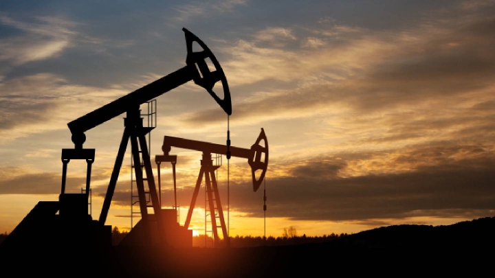 Мировой нефтяной рынок: МЭА прогнозирует профицит в 4 млн баррелей к 2026 году