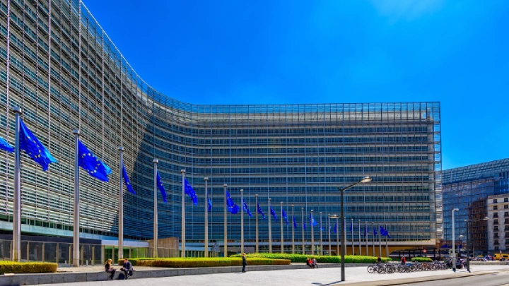 Комитет Европарламента поддержал годовой запрет на импорт российского газа и нефти