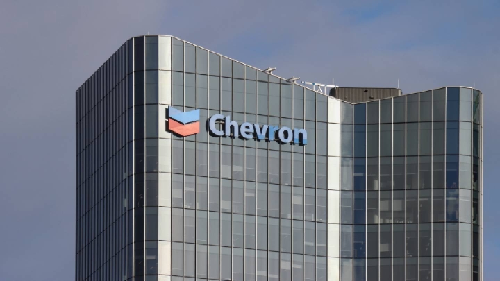 Chevron демонстрирует рост добычи нефти на 21% при снижении чистой прибыли в Q3 2025