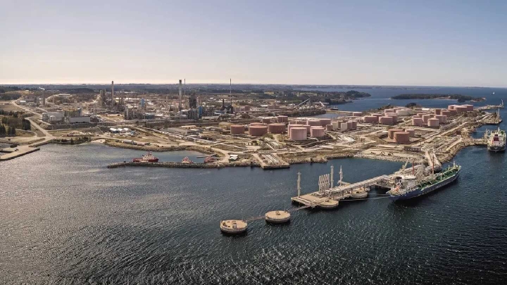 Equinor подаст в суд из-за штрафа за нарушения на НПЗ в Норвегии